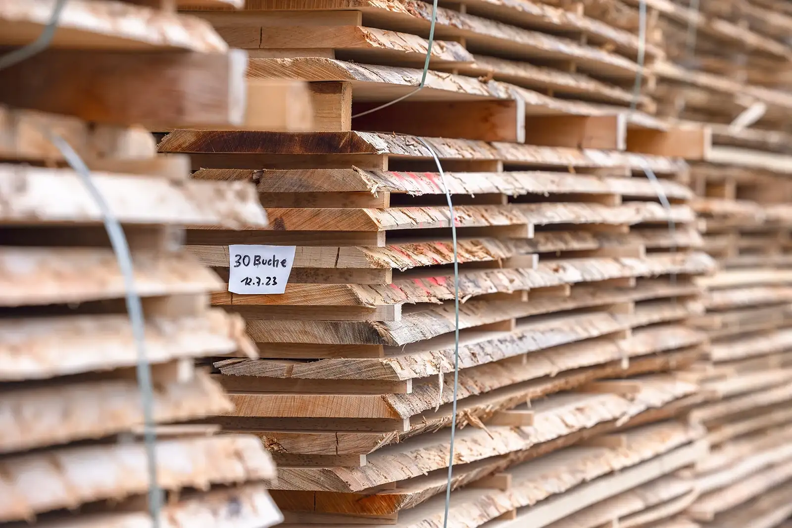 Eigenes Holzlager und Trockenanlage